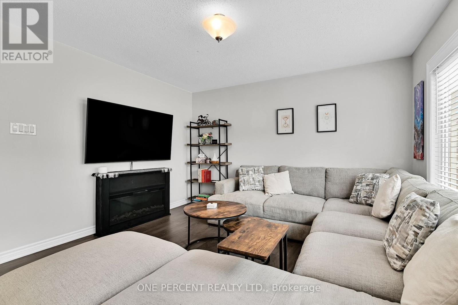 899 Fameflower Street