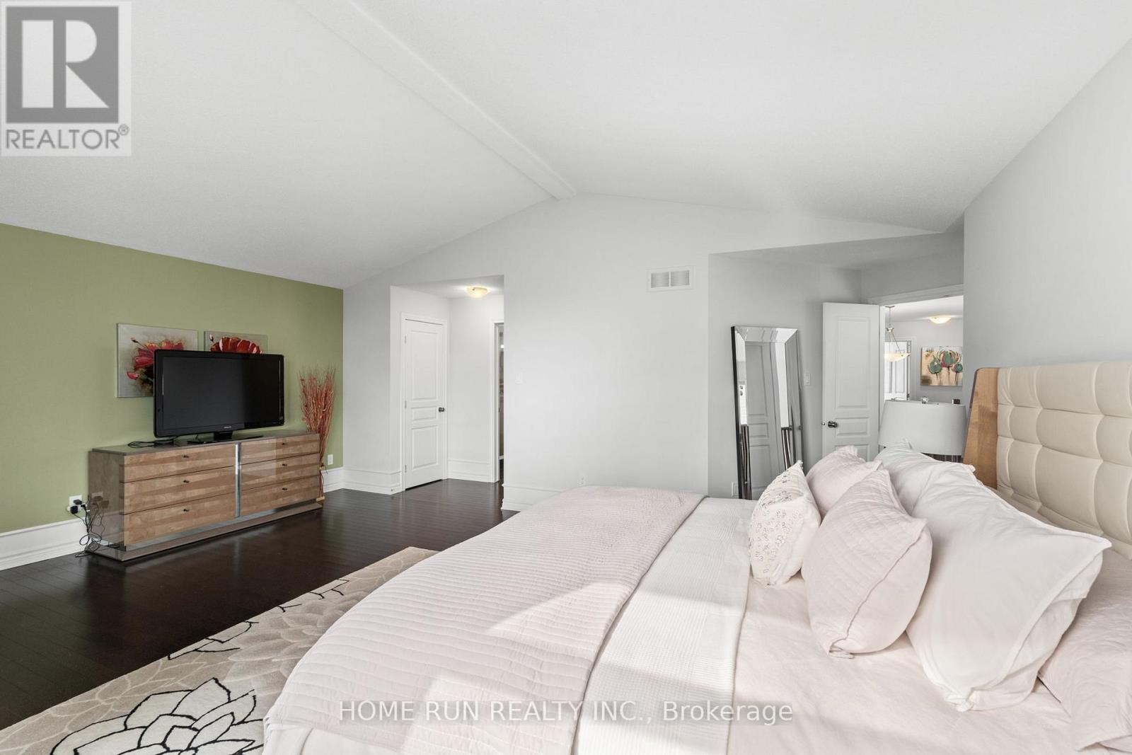 100 Kinghaven Crescent