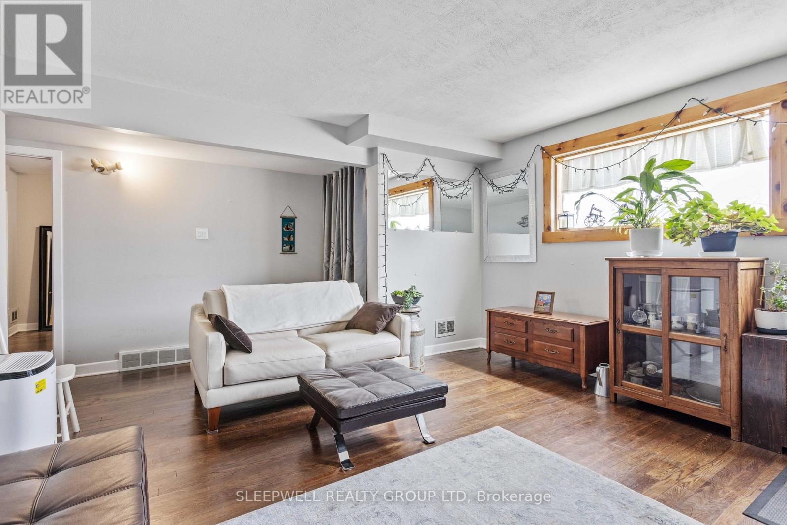 844 Norton Avenue