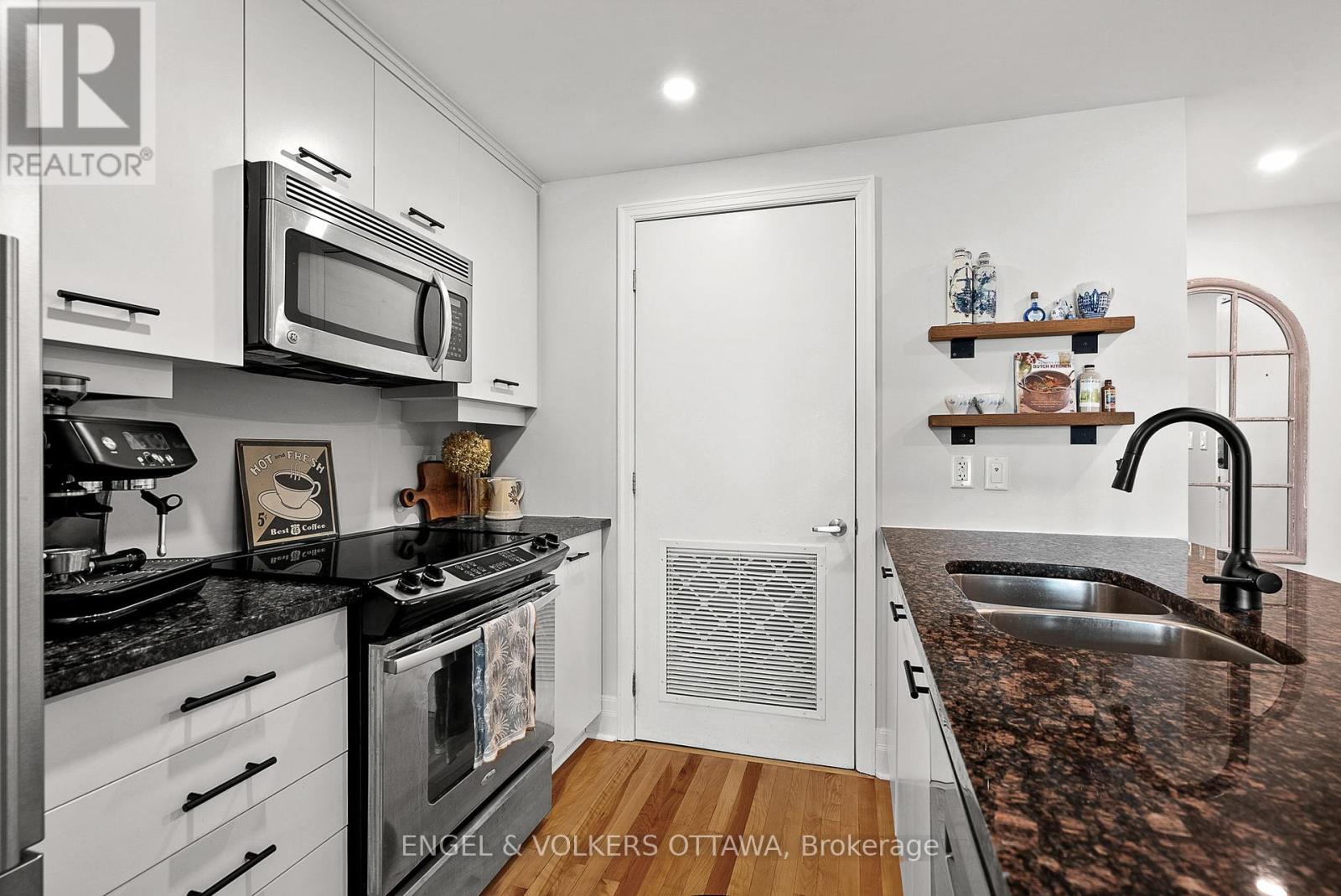 107 - 950 Marguerite Avenue