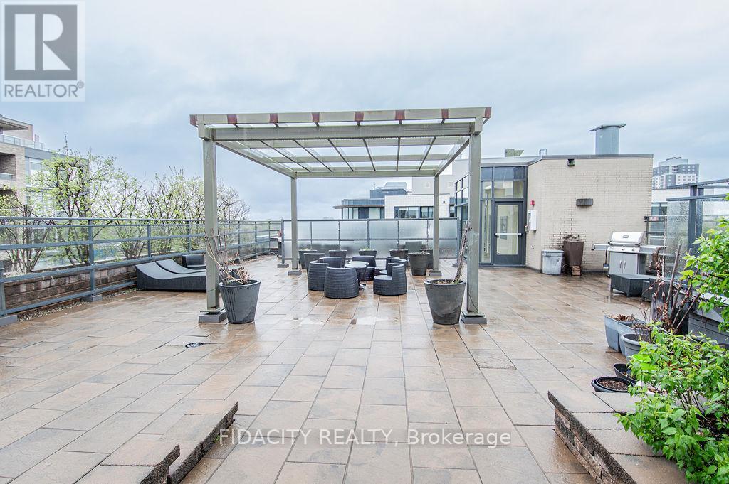 320 - 101 Richmond Road