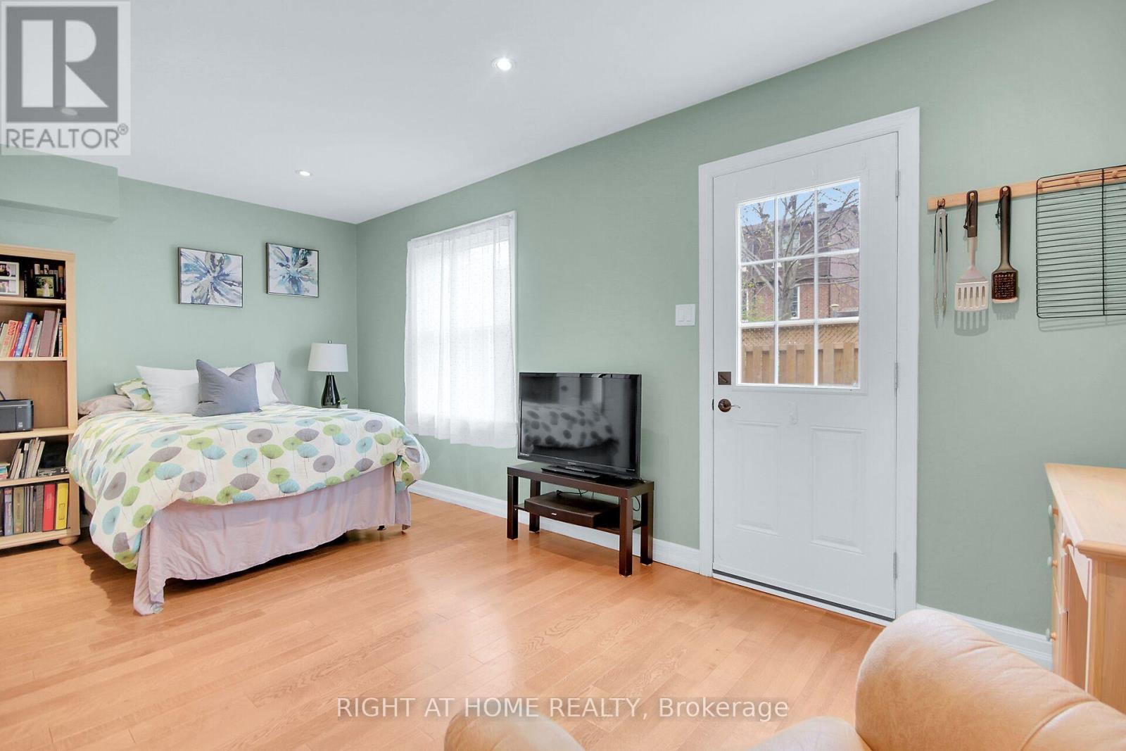 5 Moorside Private