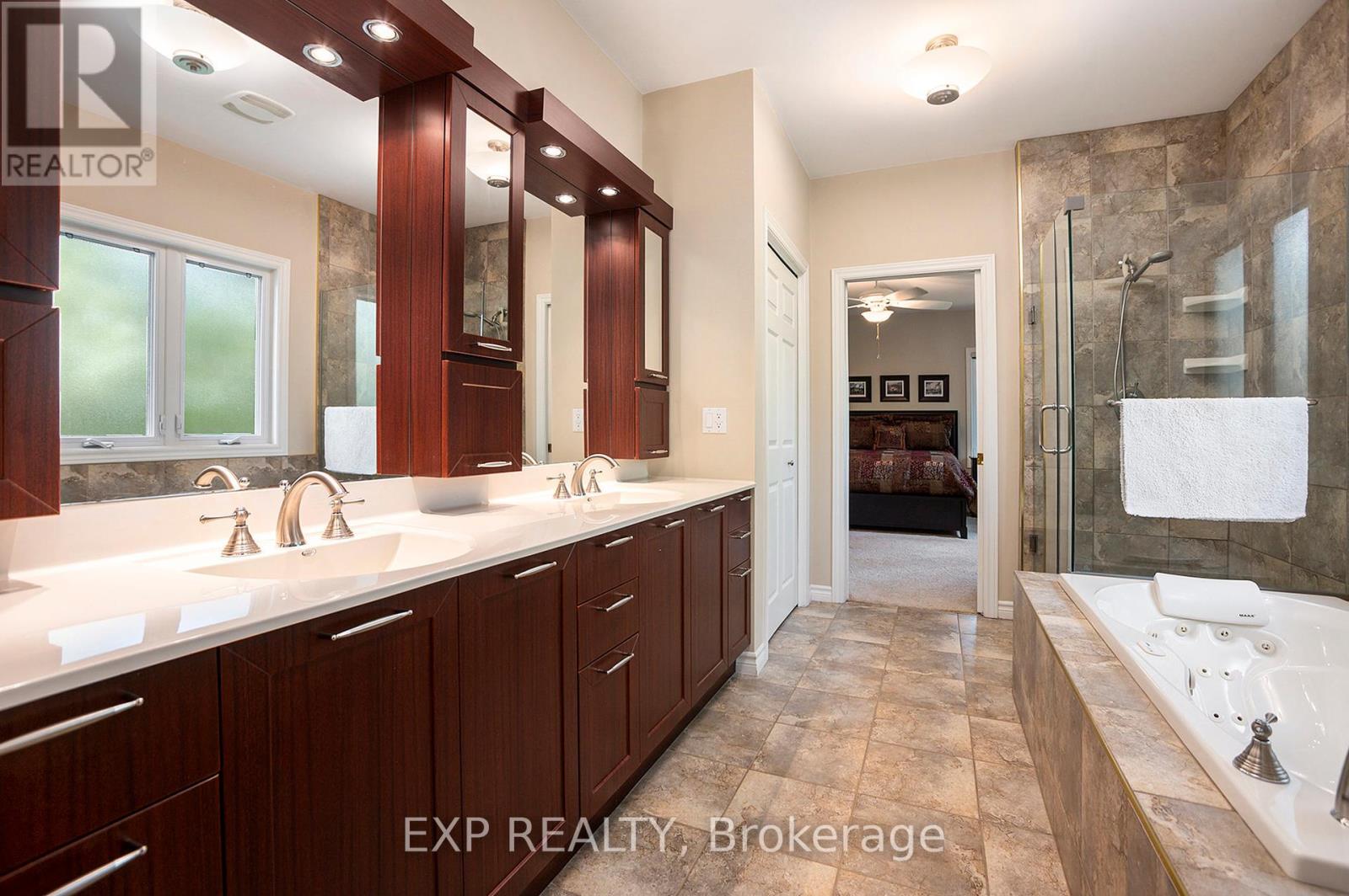 544 Lakeshore Road