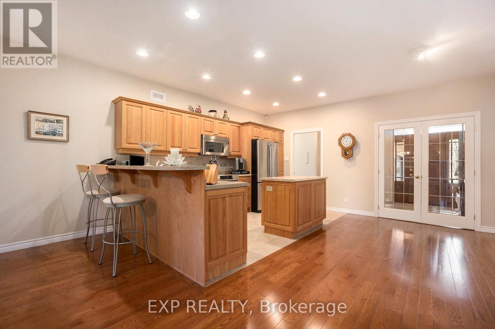 544 Lakeshore Road