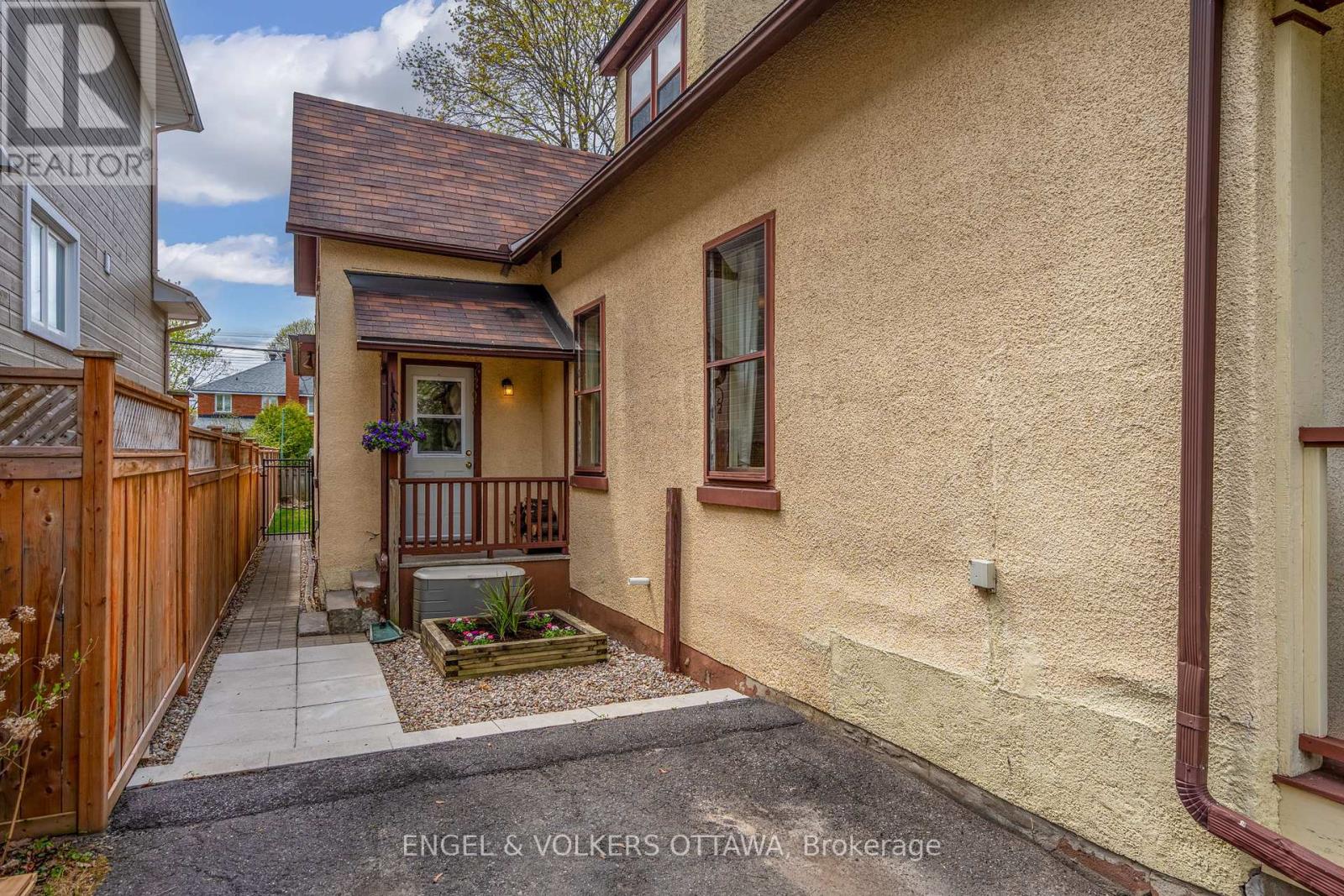 674 Melbourne Avenue