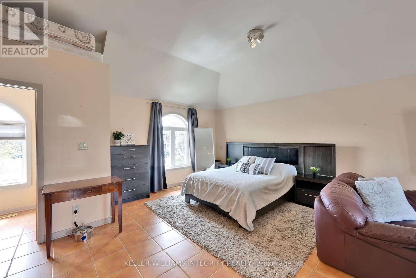 12 Rideau Shore Court