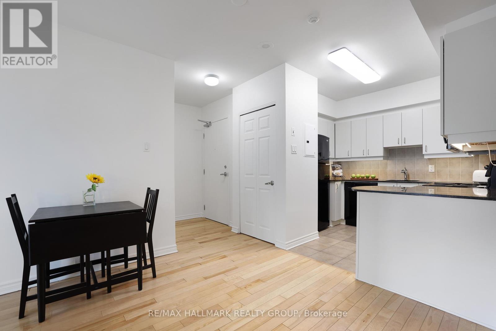 405 - 445 Laurier Avenue W