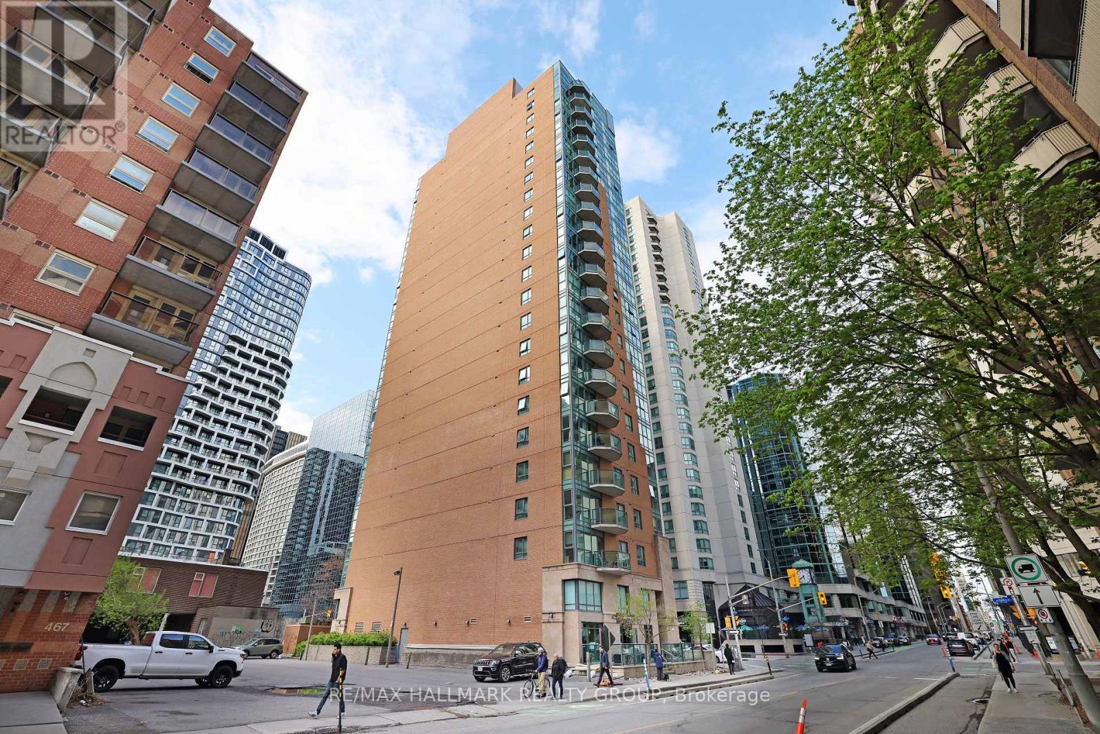 405 - 445 Laurier Avenue W