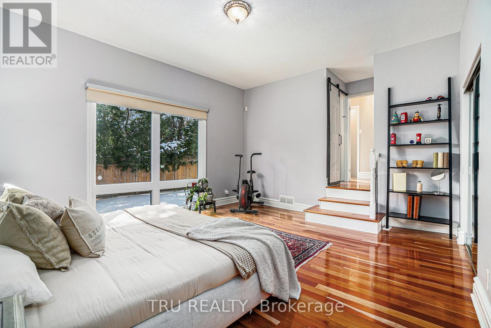 2302 Fox Crescent