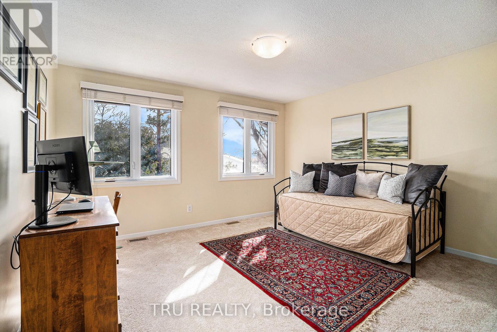 2302 Fox Crescent