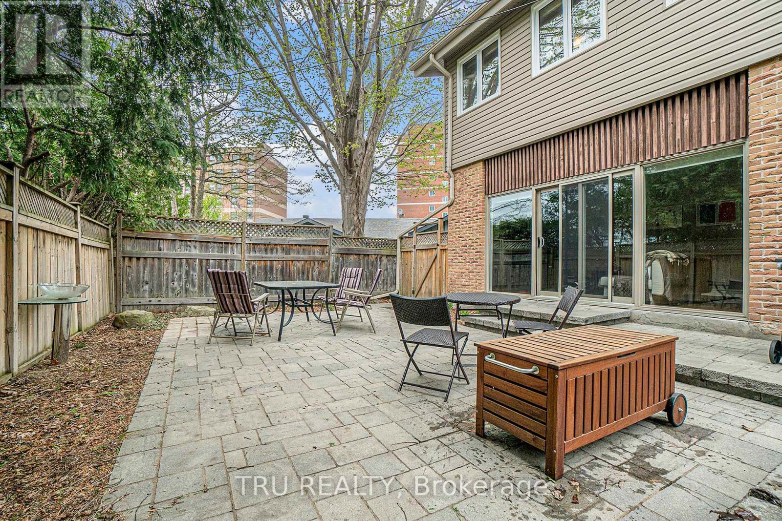 2302 Fox Crescent