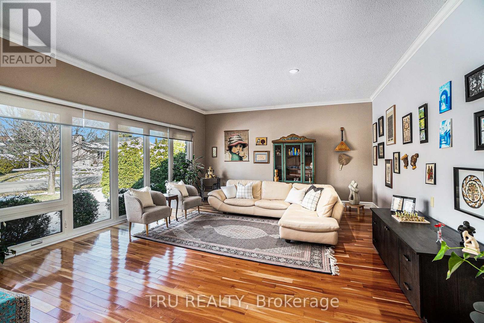 2302 Fox Crescent