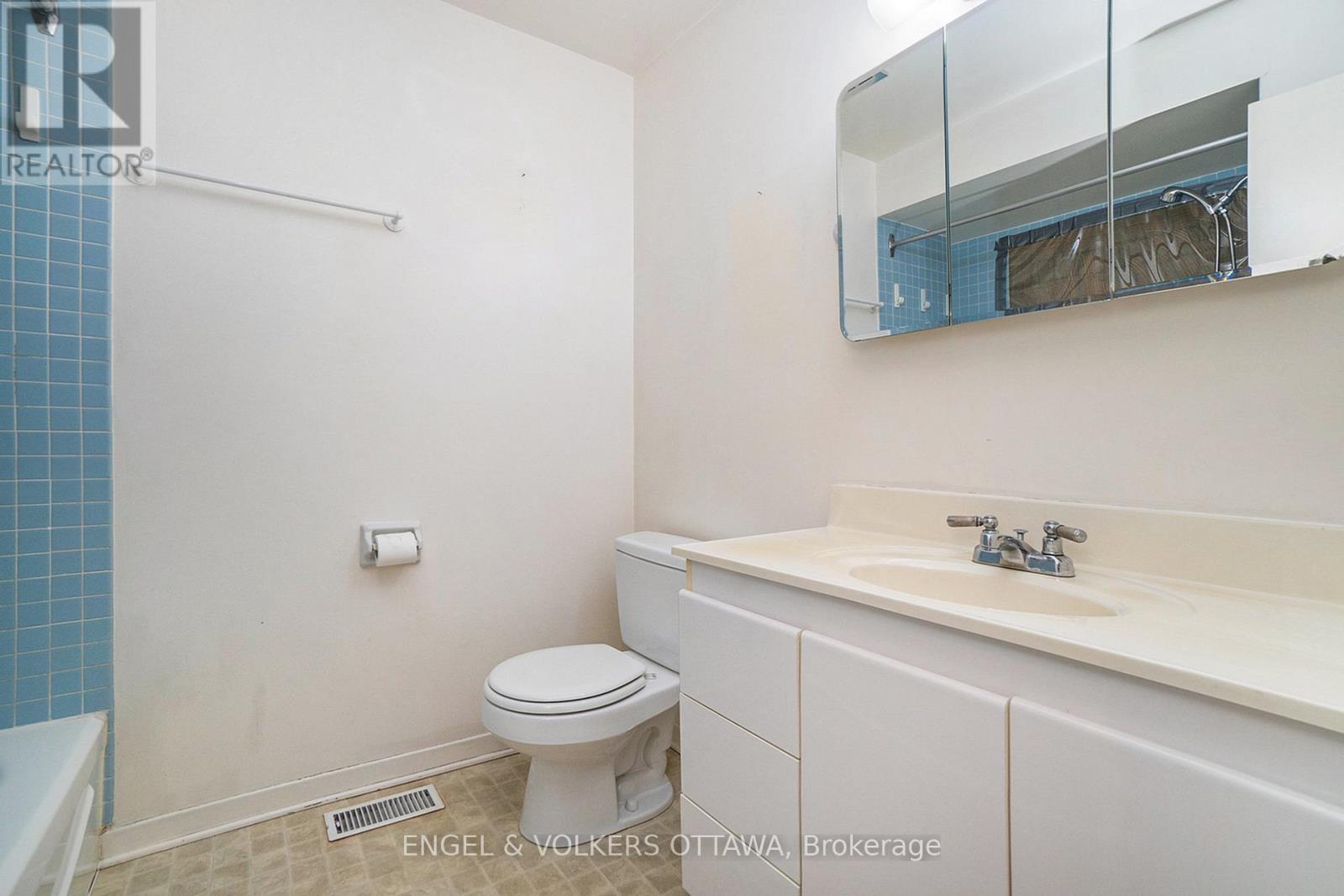 1805 Applegrove Court