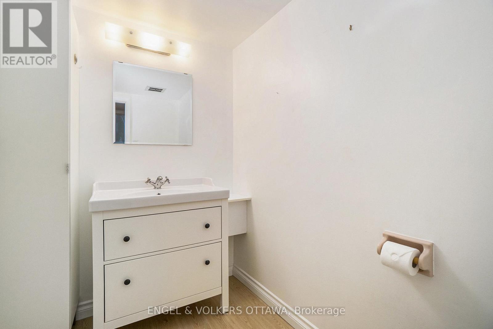1805 Applegrove Court