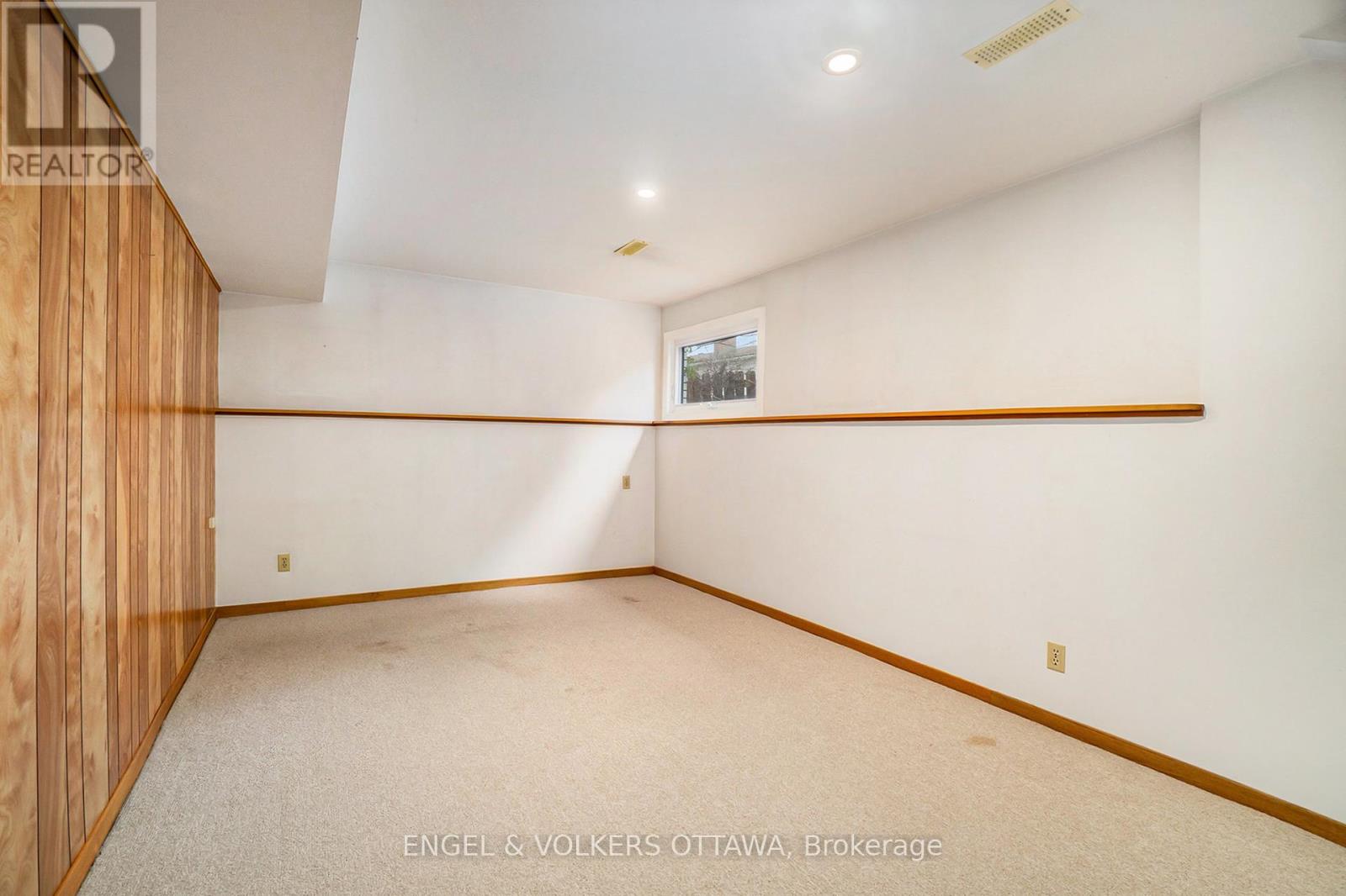 1805 Applegrove Court