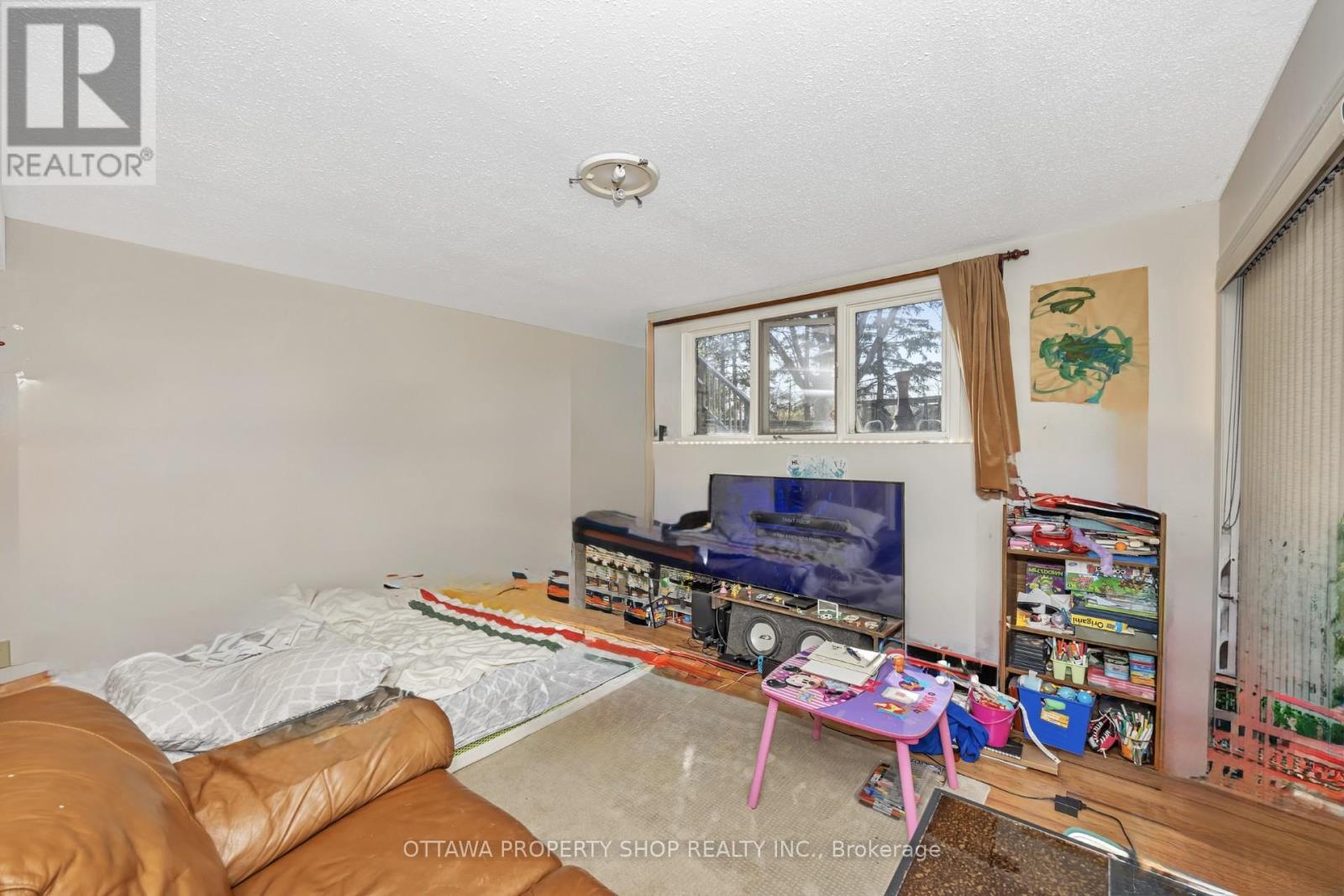 54 Chimo Drive