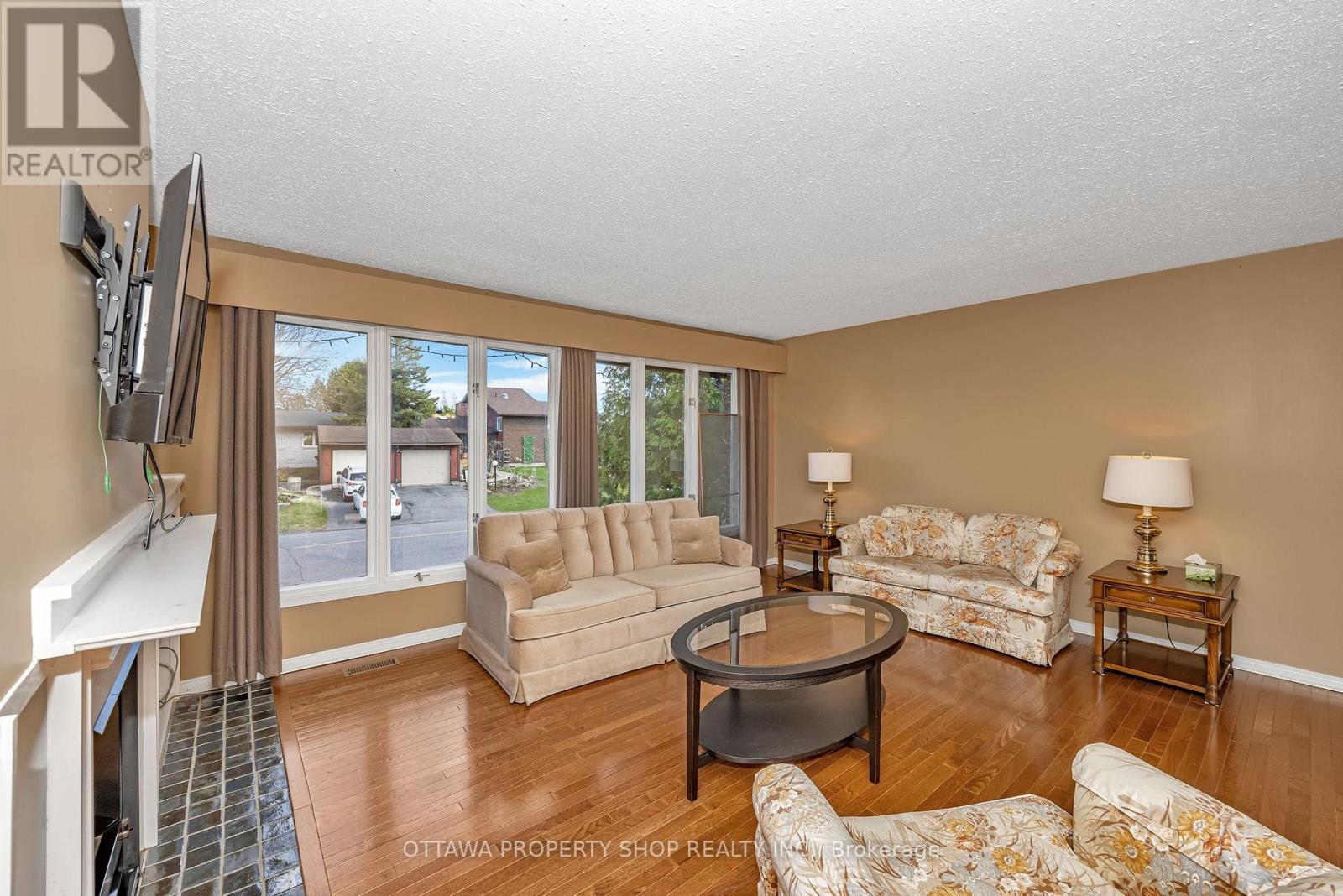 54 Chimo Drive