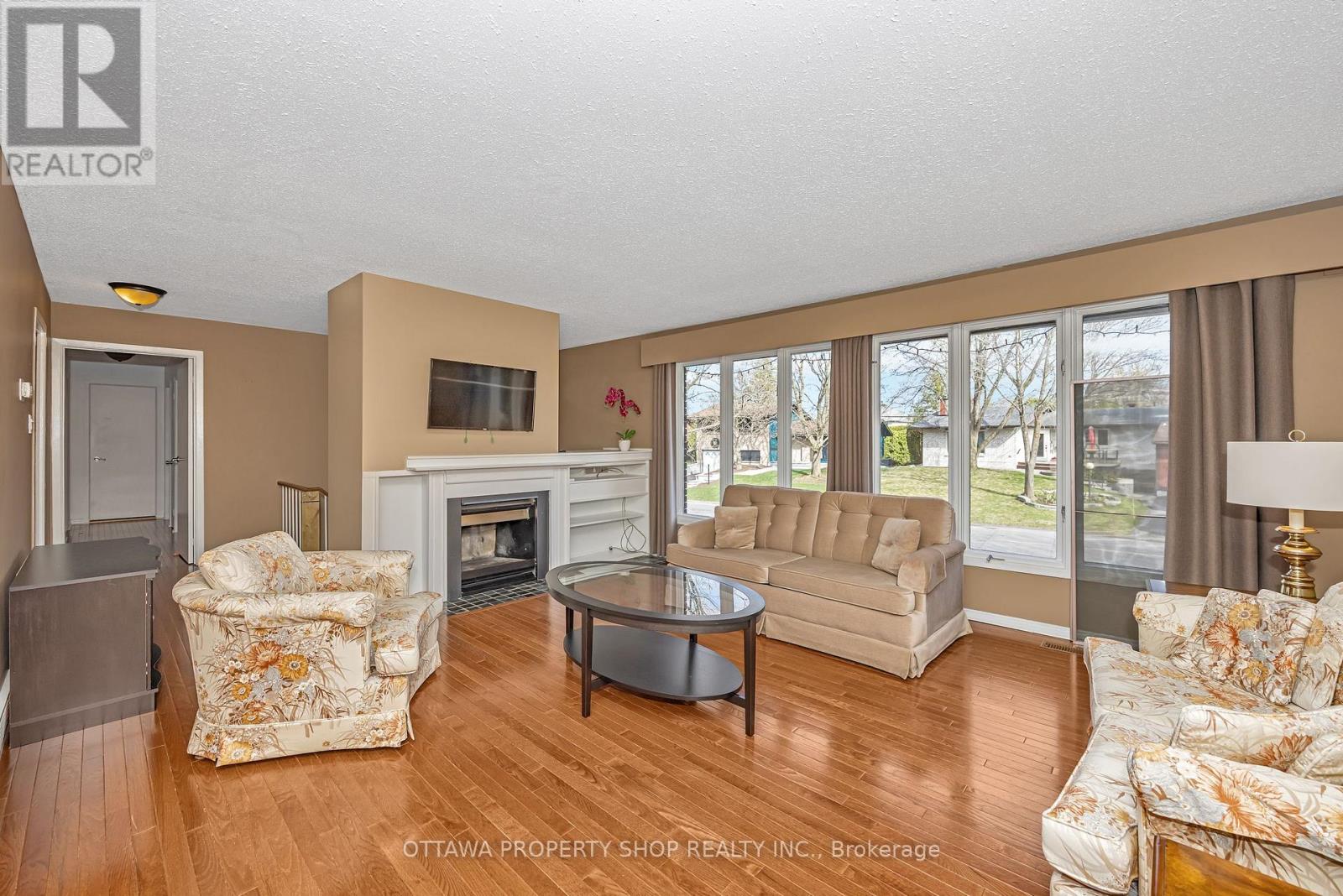 54 Chimo Drive