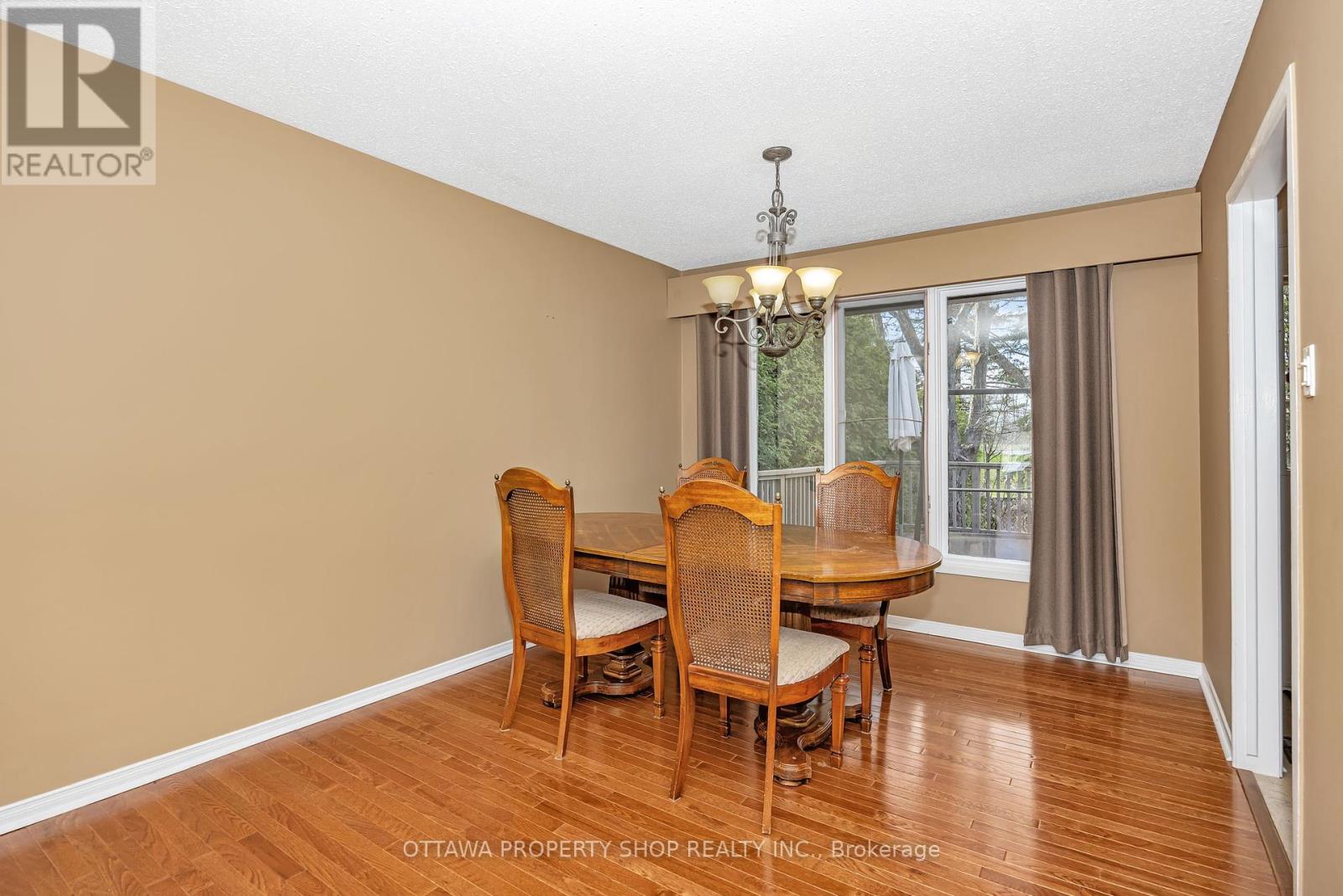 54 Chimo Drive