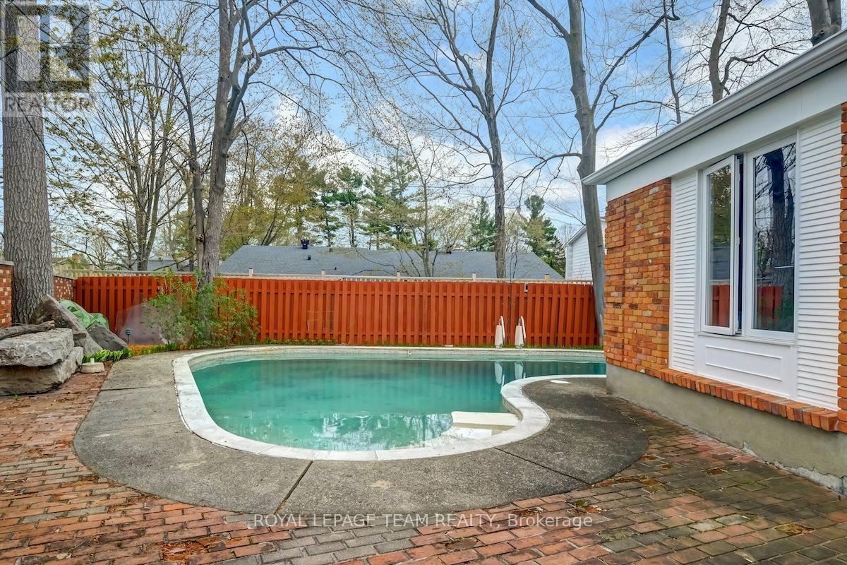 79 Parkland Crescent