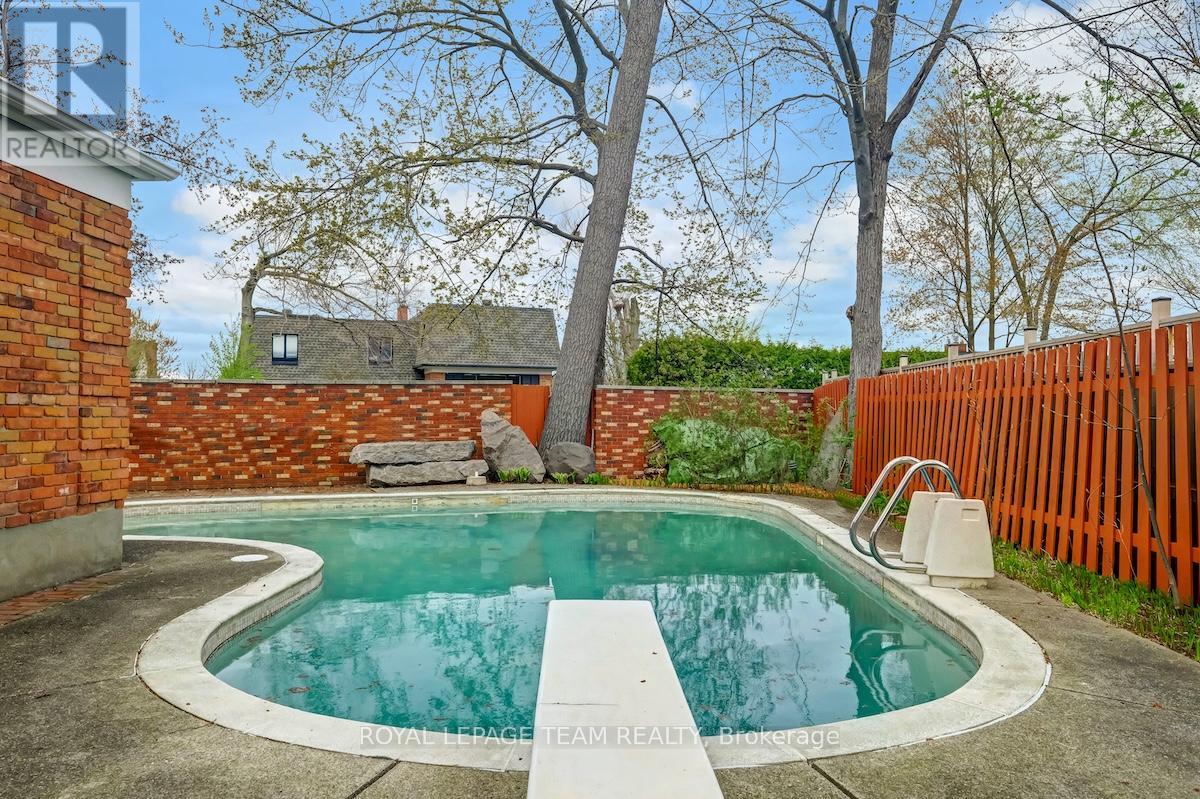 79 Parkland Crescent
