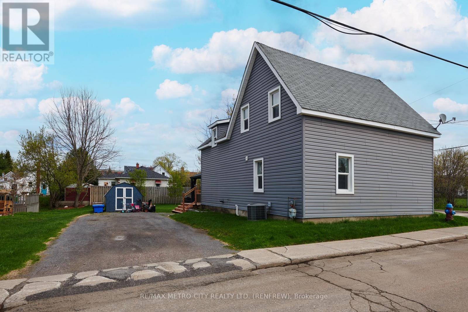228 Arnprior Avenue