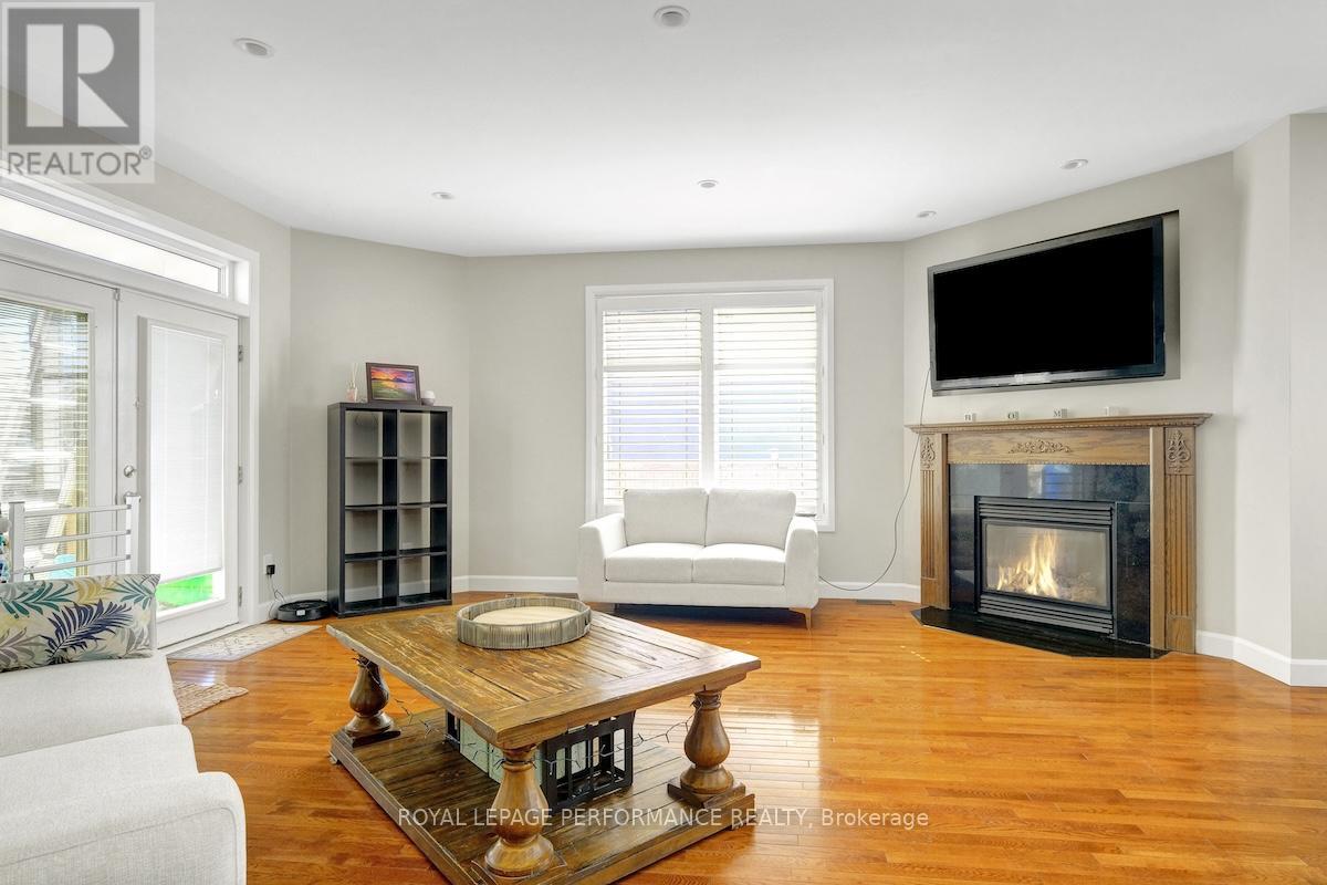 6598 Courtland Grove Crescent