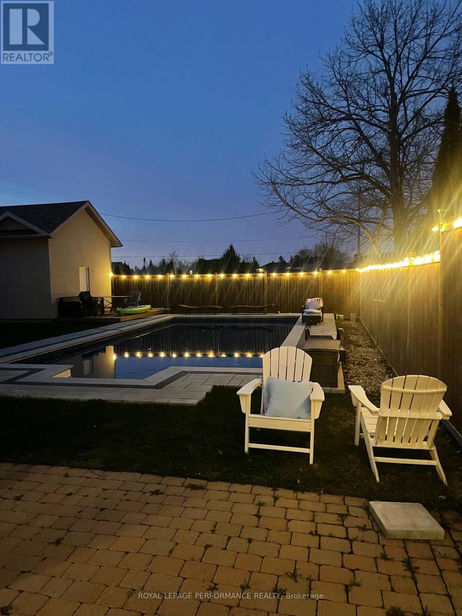 6598 Courtland Grove Crescent