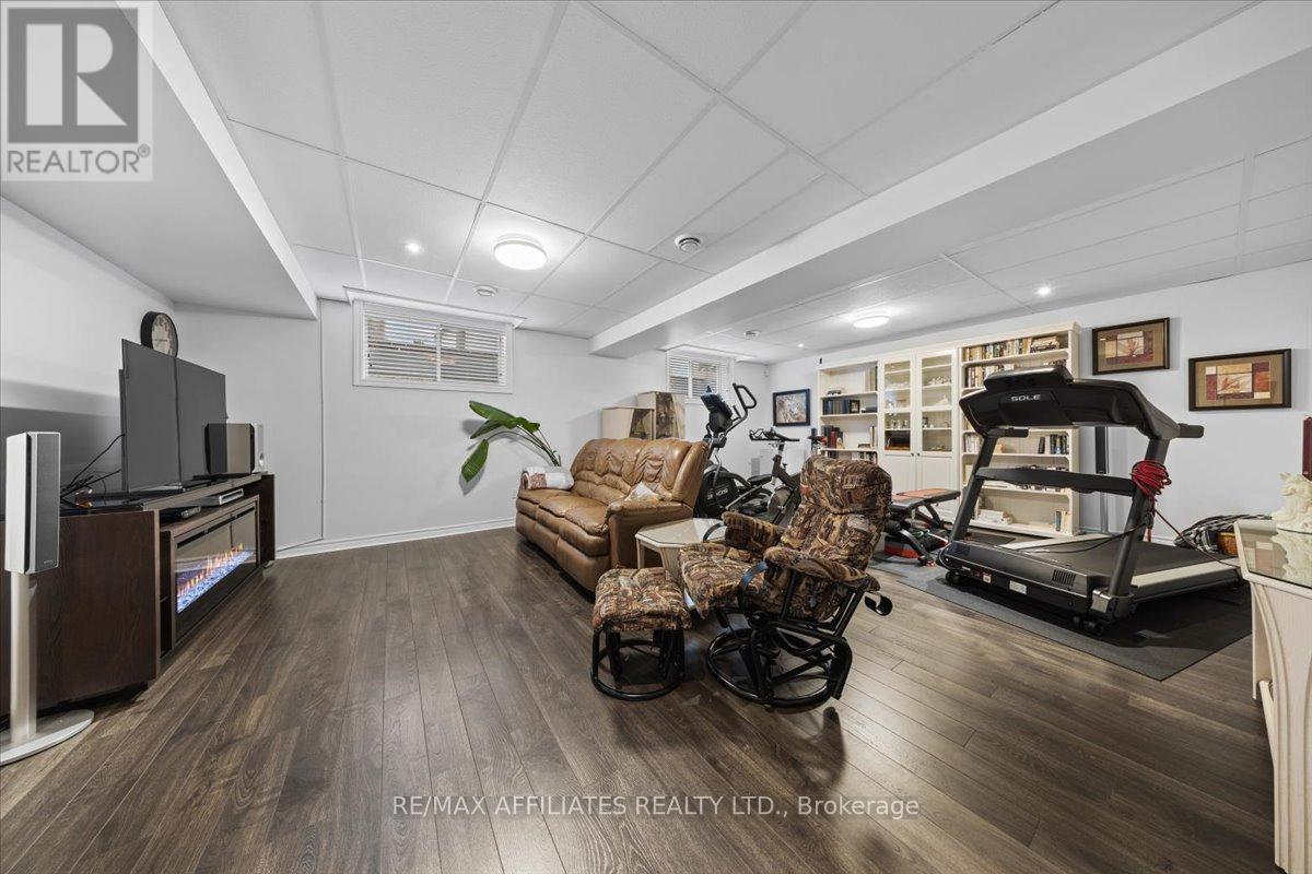 2277 Esprit Drive
