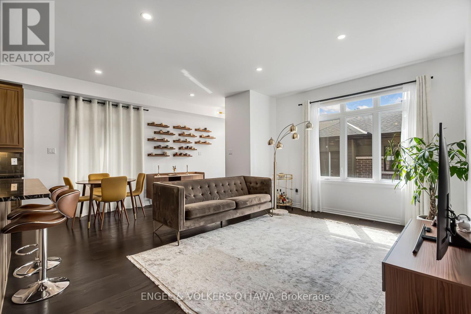 606 Mikinak Road