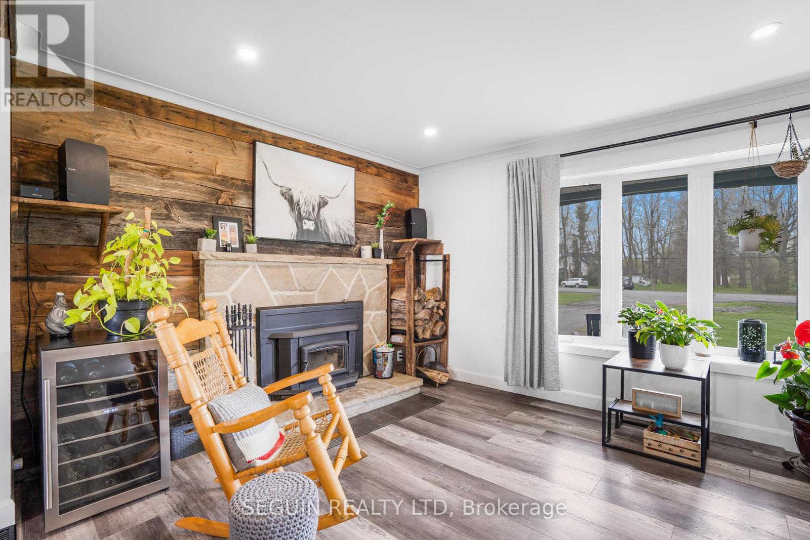 3595 Front Road