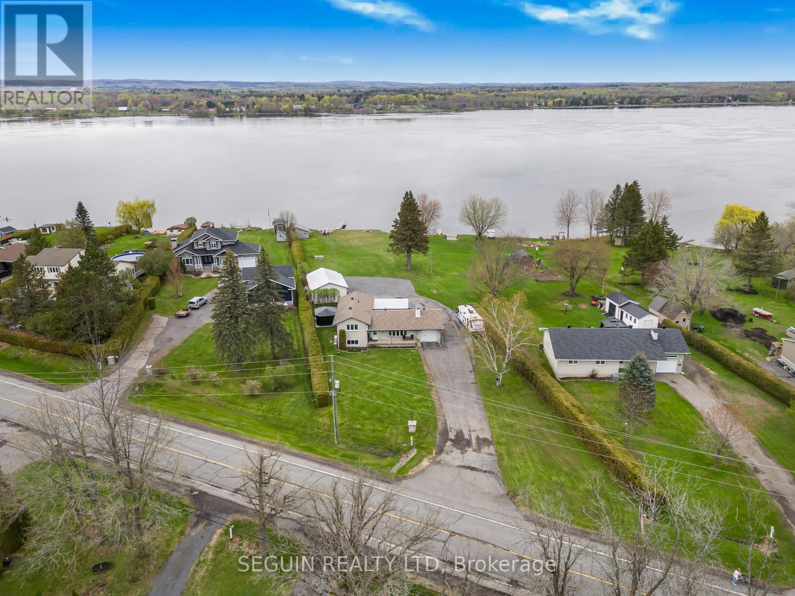 3595 Front Road