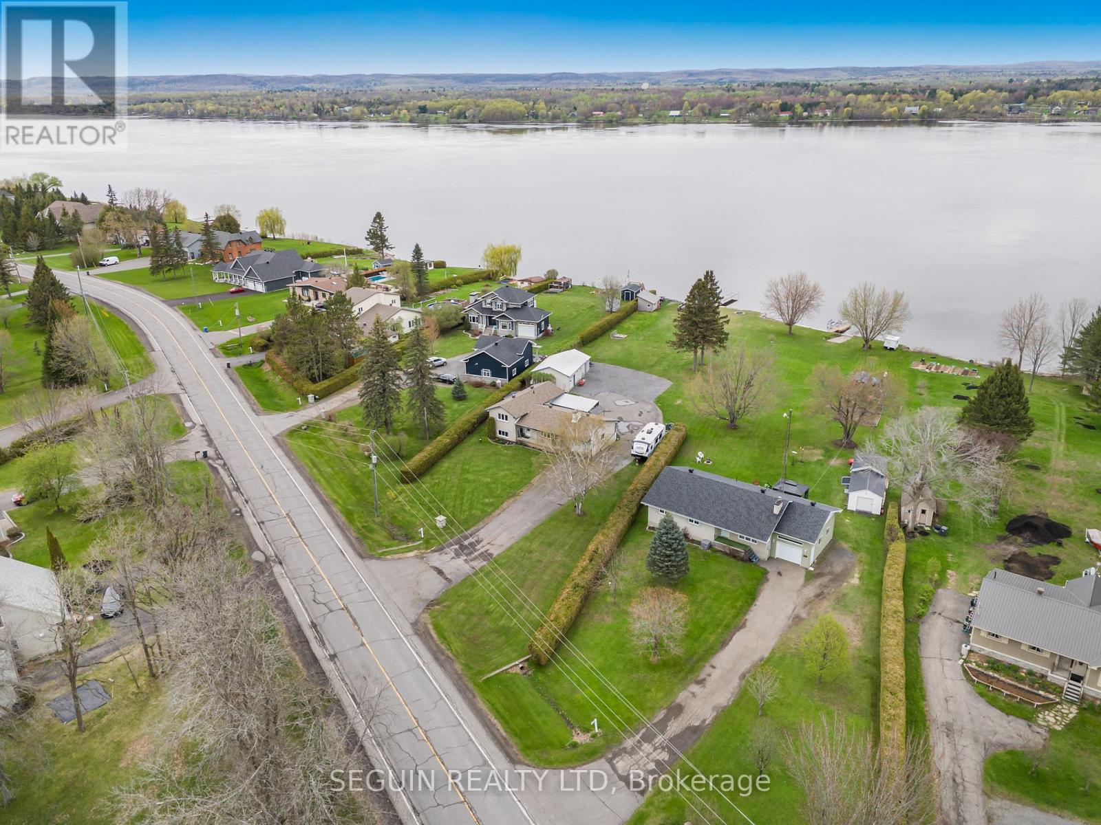 3595 Front Road