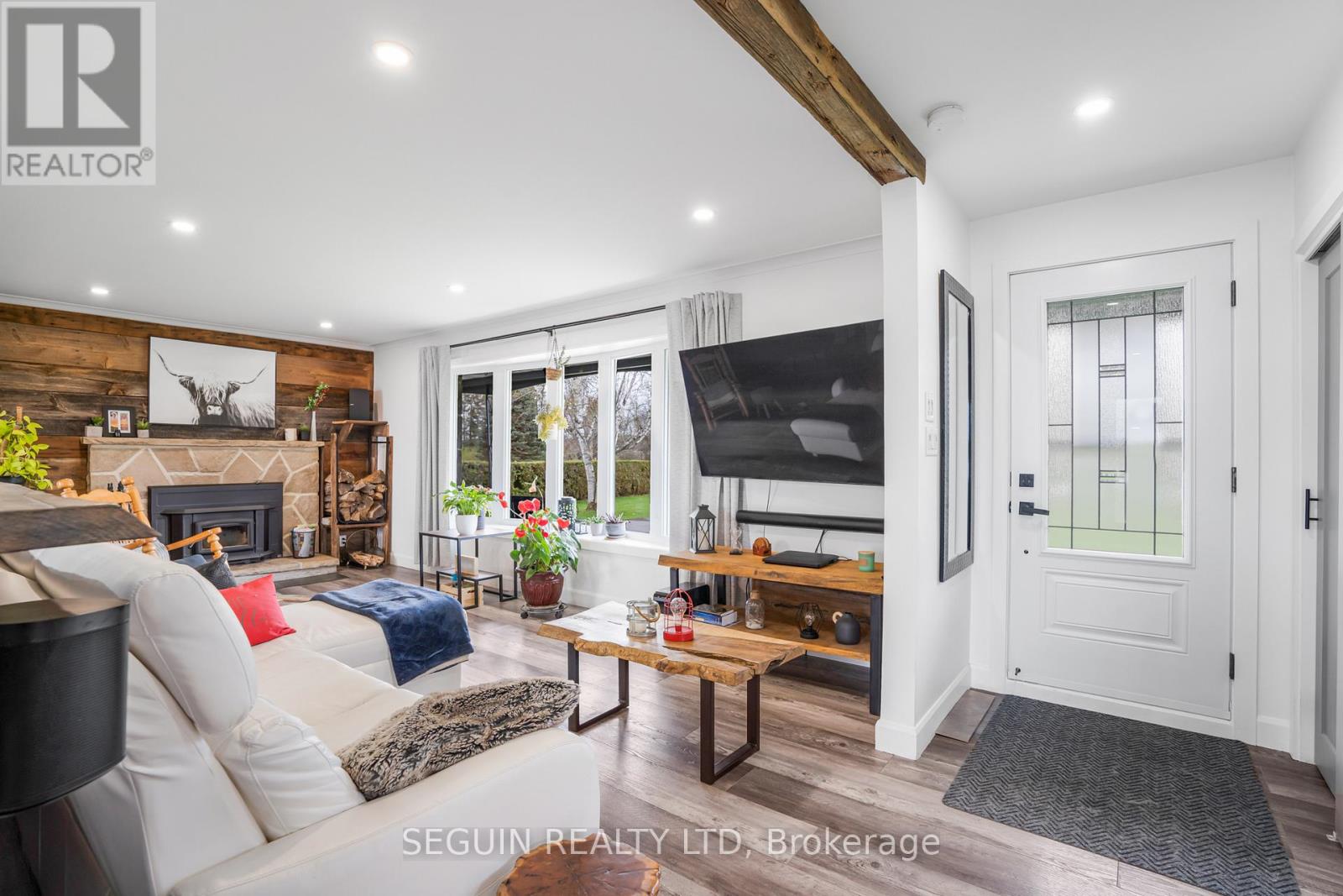 3595 Front Road
