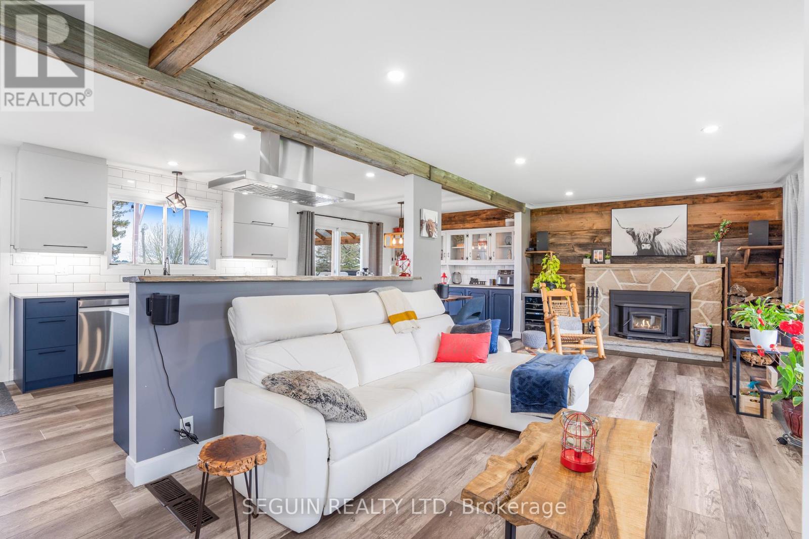 3595 Front Road