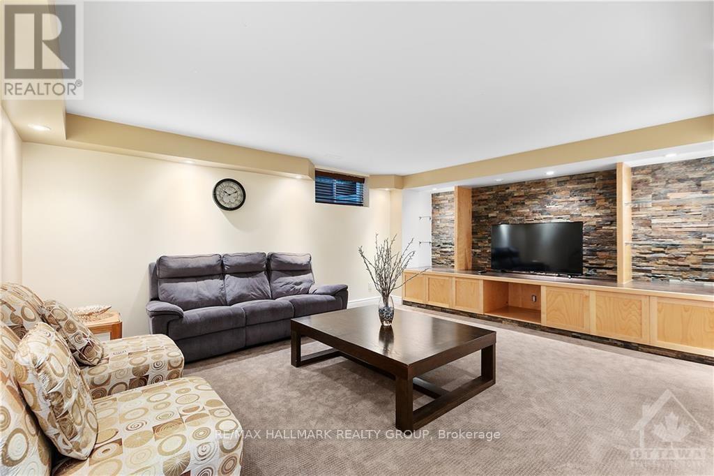 4464 Shoreline Drive