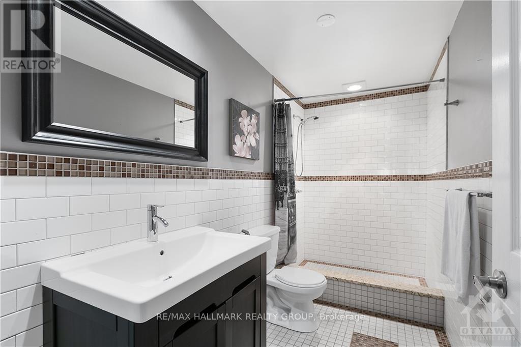 4464 Shoreline Drive