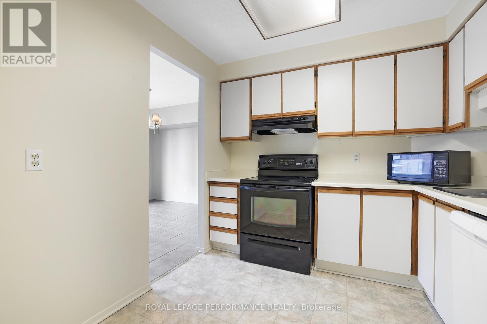 1701 - 470 Laurier Avenue W