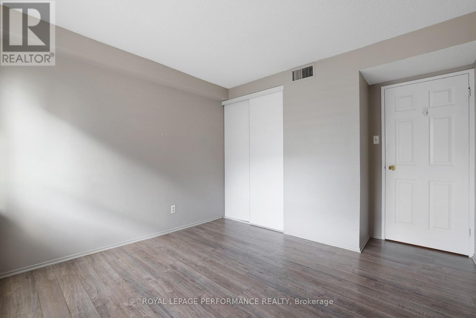 1701 - 470 Laurier Avenue W