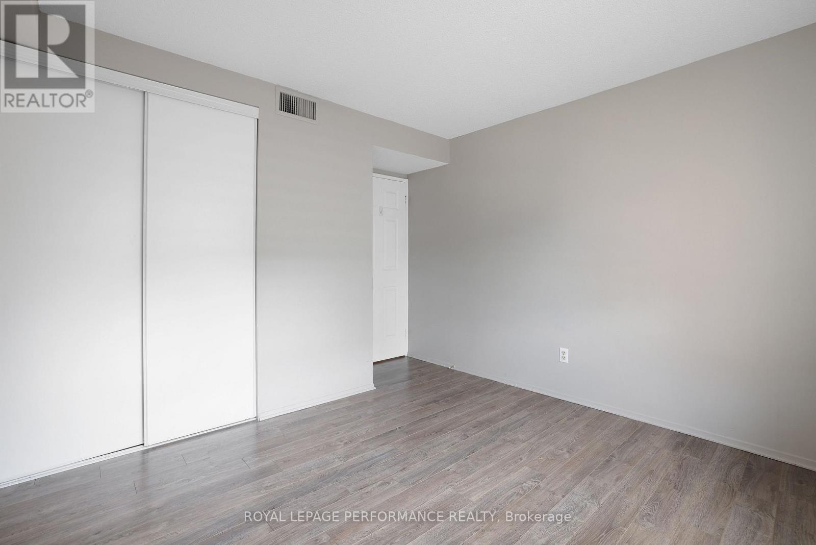 1701 - 470 Laurier Avenue W