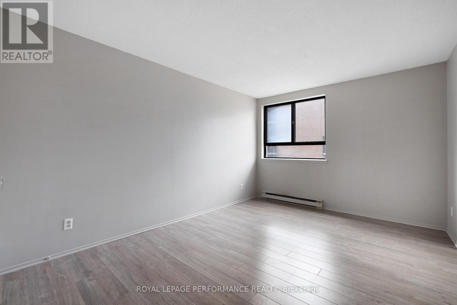 1701 - 470 Laurier Avenue W