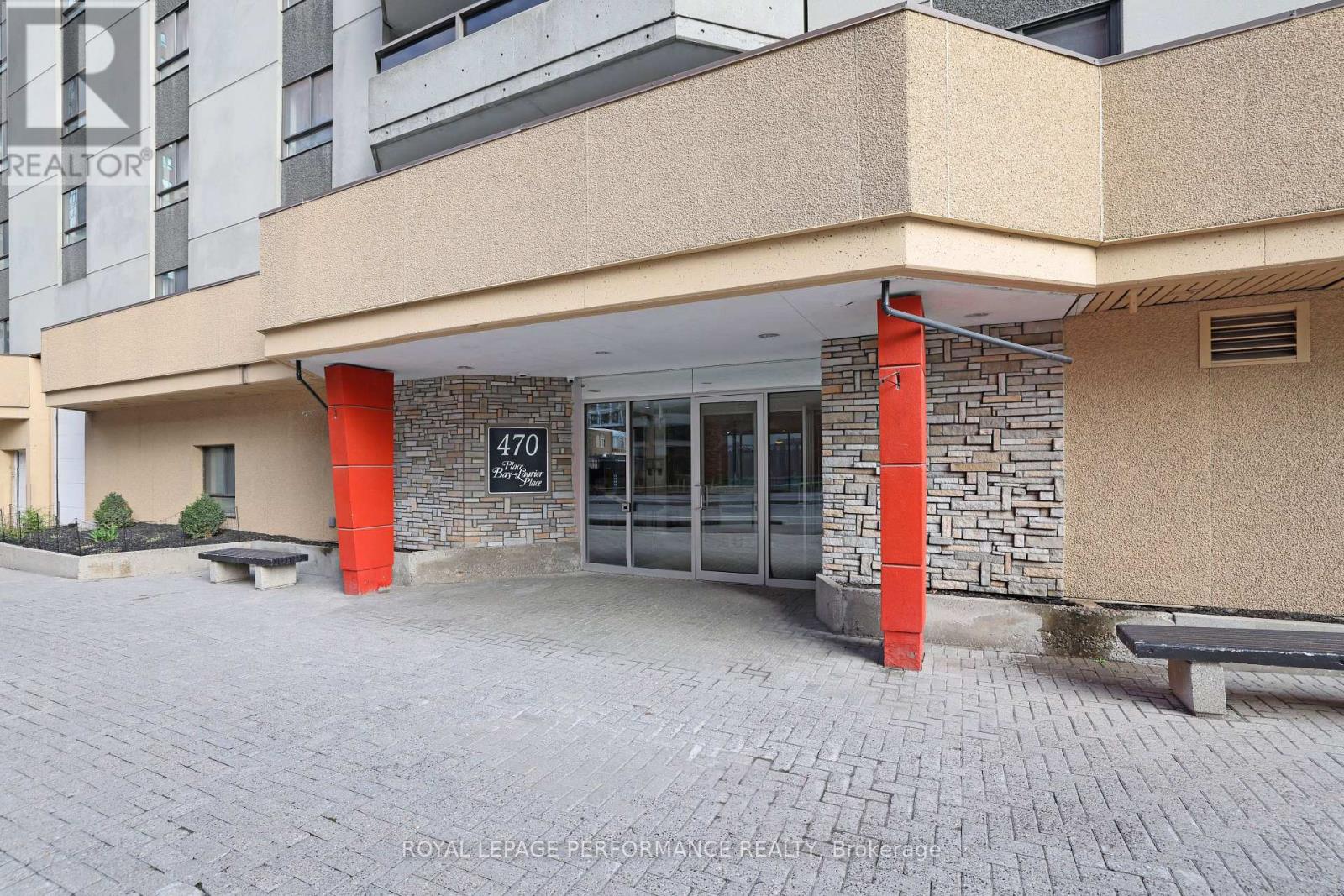 1701 - 470 Laurier Avenue W