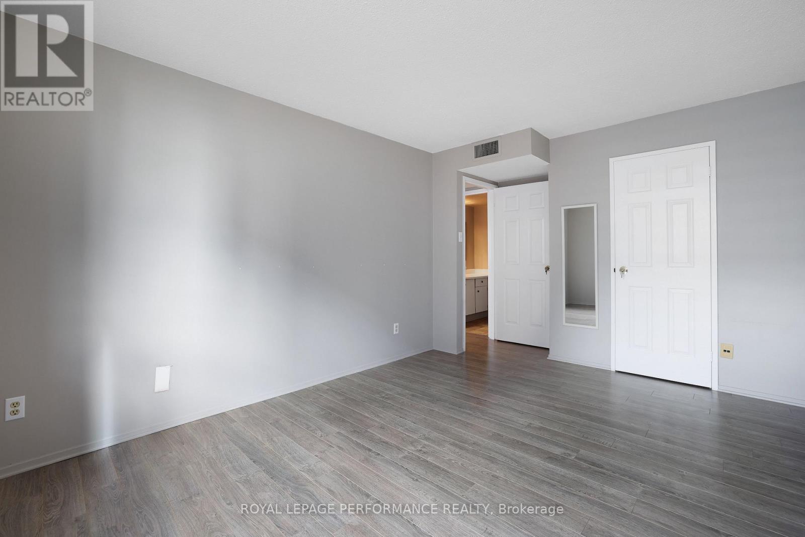 1701 - 470 Laurier Avenue W