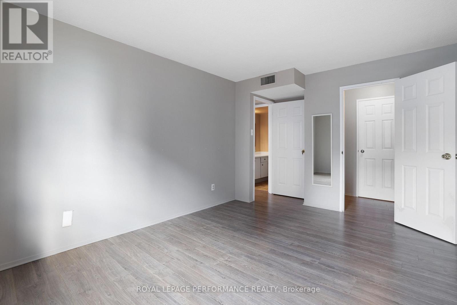 1701 - 470 Laurier Avenue W
