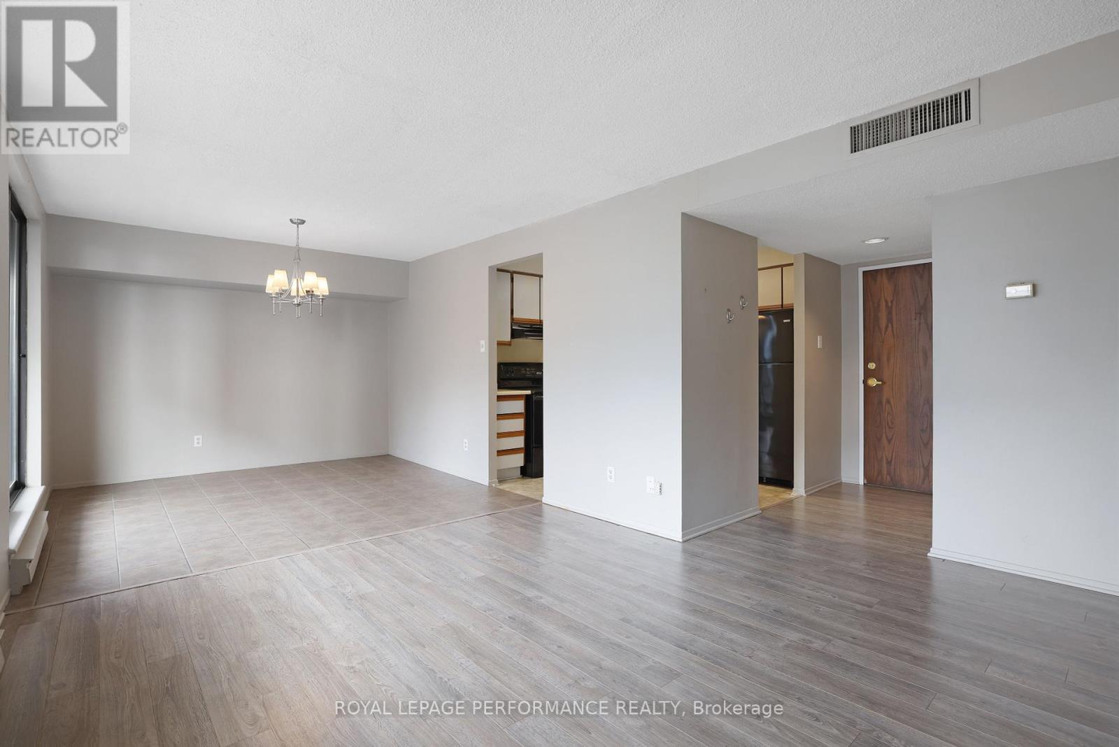 1701 - 470 Laurier Avenue W