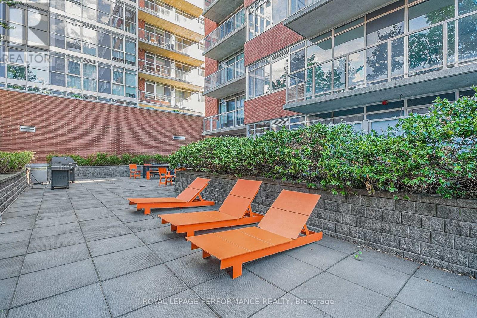 302 - 180 York Street