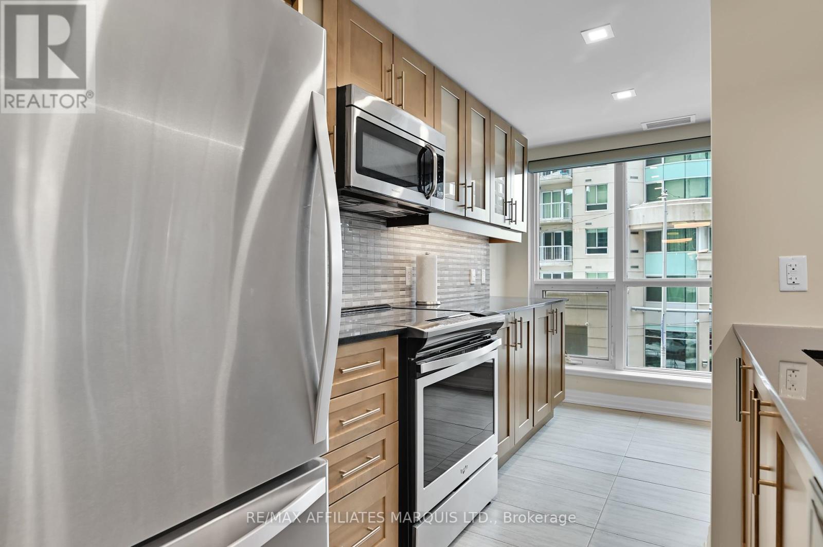 301 - 242 Rideau Street