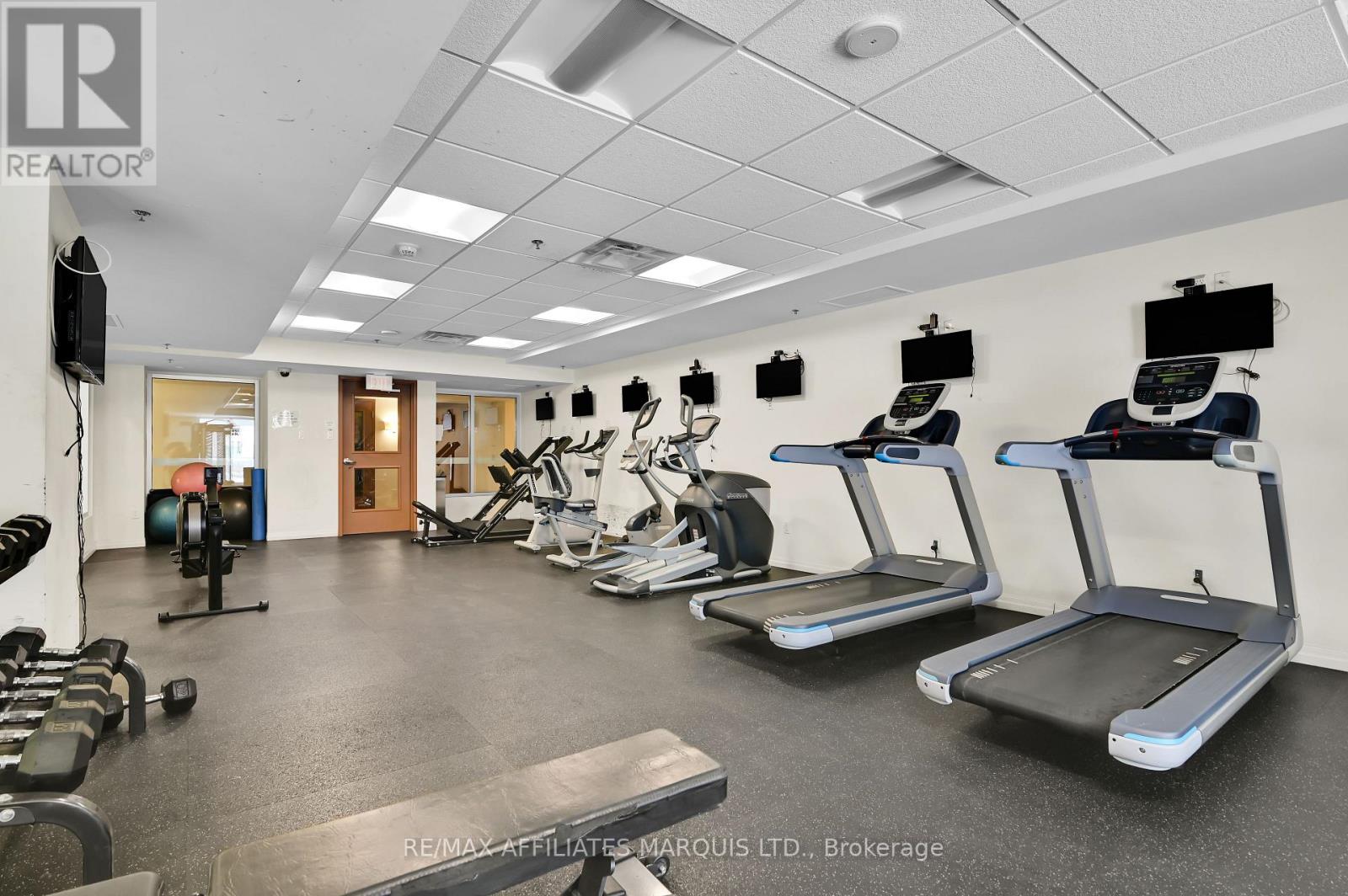 301 - 242 Rideau Street