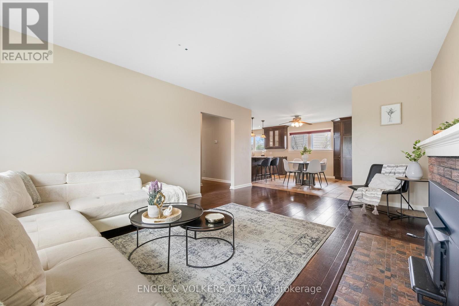 989 Connaught Avenue