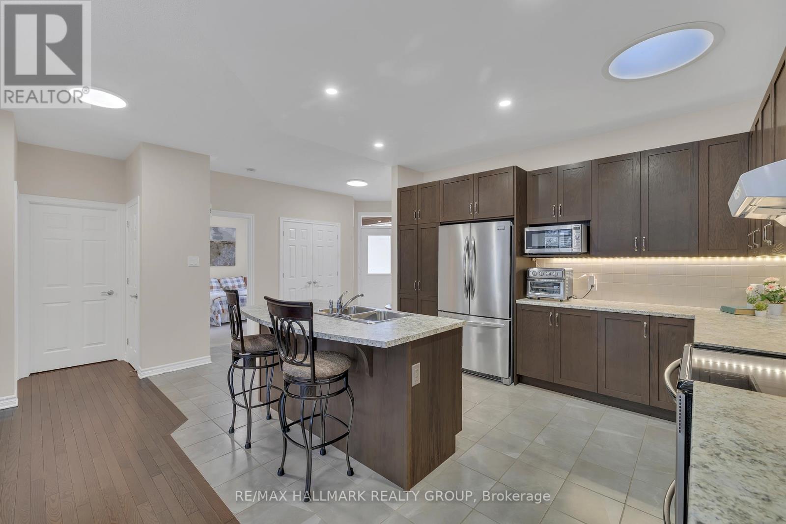251 Royal Landing Gate